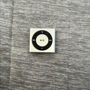 Apple iPod Shuffle in Metallic Silver